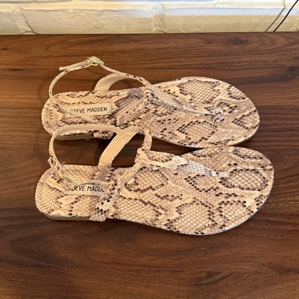 Steve Madden Surferr Snakeskin Print Thong‎ Sandals Womens 10 Flat Strappy Tan